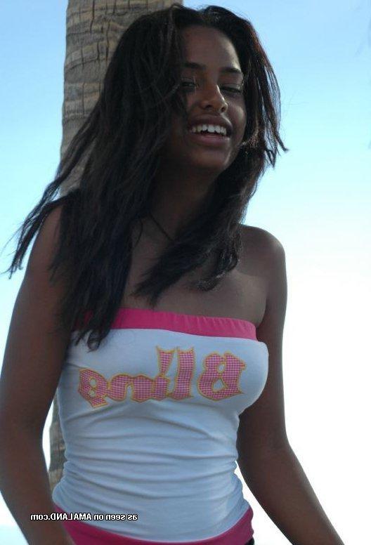 14P Pic compilation of an amateur black hottie posing sexy for her boyfriend