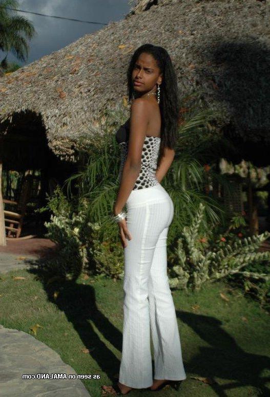 14P Pic compilation of an amateur black hottie posing sexy for her boyfriend