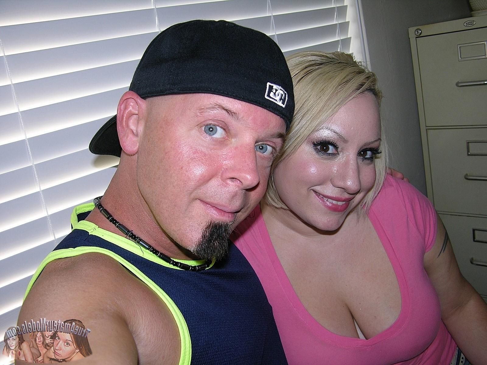 10P Big Tittied Blonde Chick Gives A Handjob