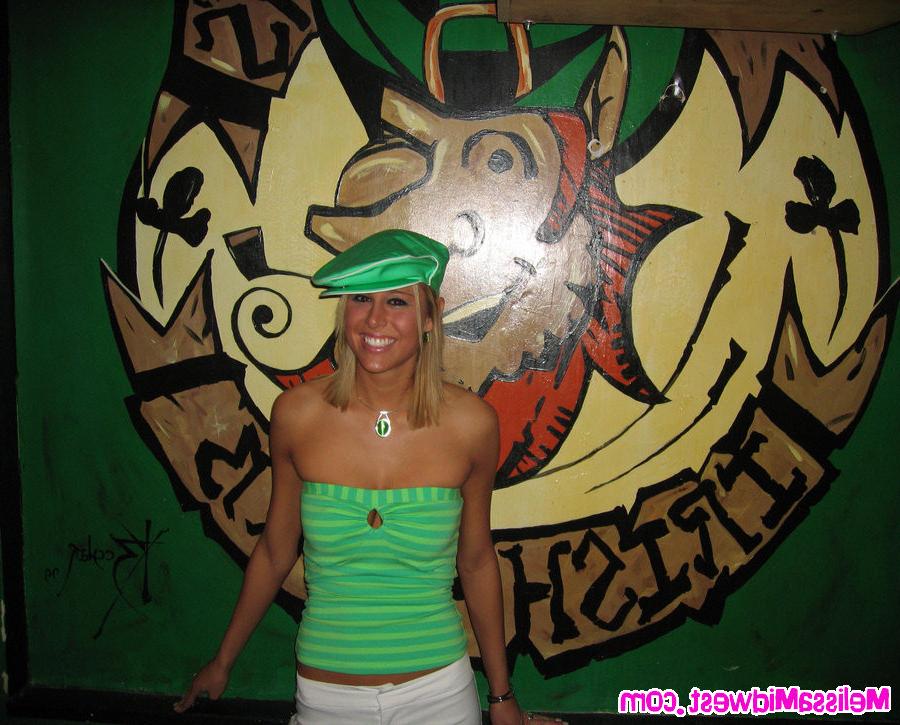 15P Melissa Midwest out at the bars for St Paticks Day