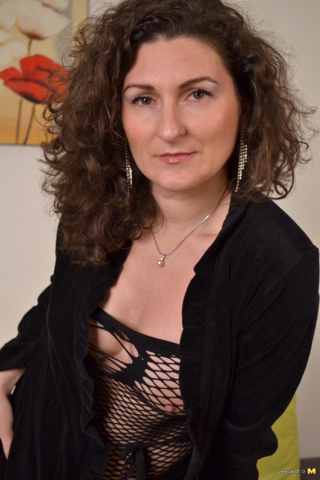 16P lovely milf in sexy lingery