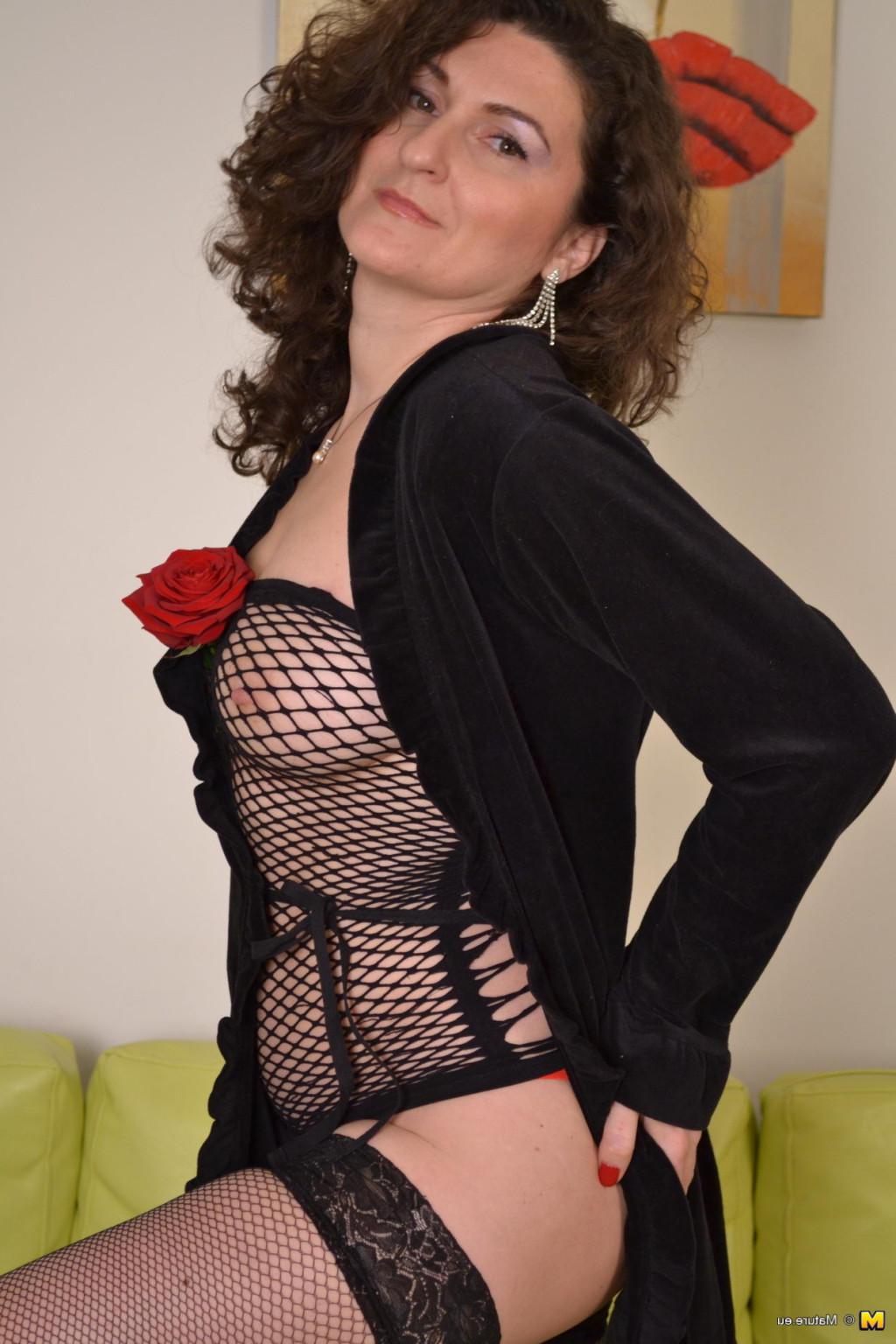 16P lovely milf in sexy lingery
