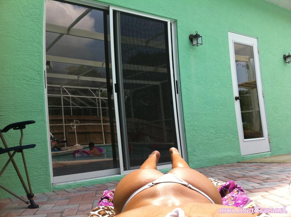 16P Busty Brazilian babe selfshot in bikini