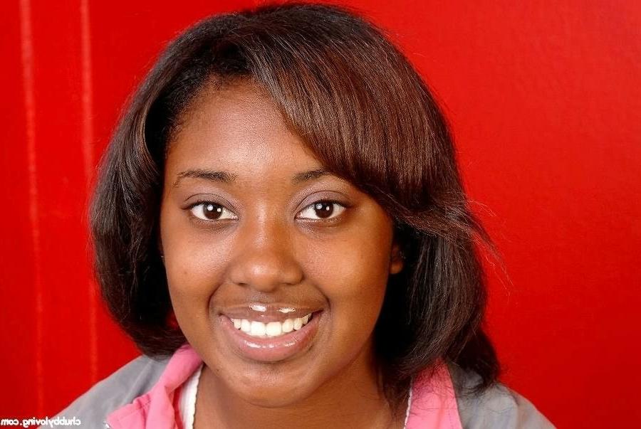 16P Fat big tits ebony getting naked and modelling in the gym