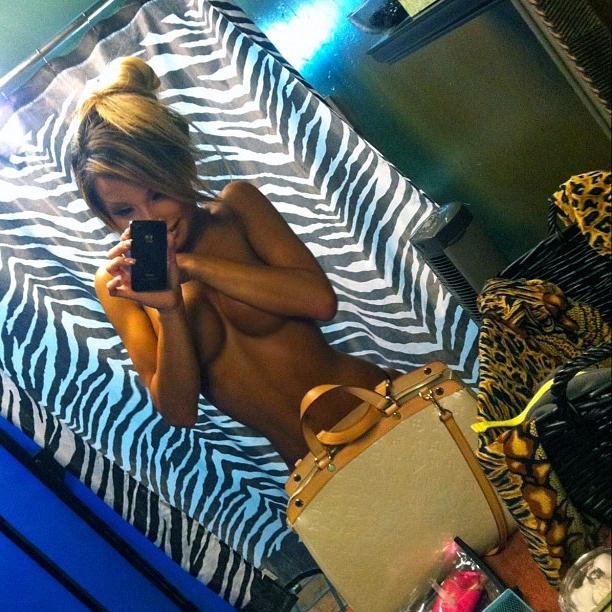 10P Filipina transgender Marissa Madison naked shots hiding her nips and cock behind