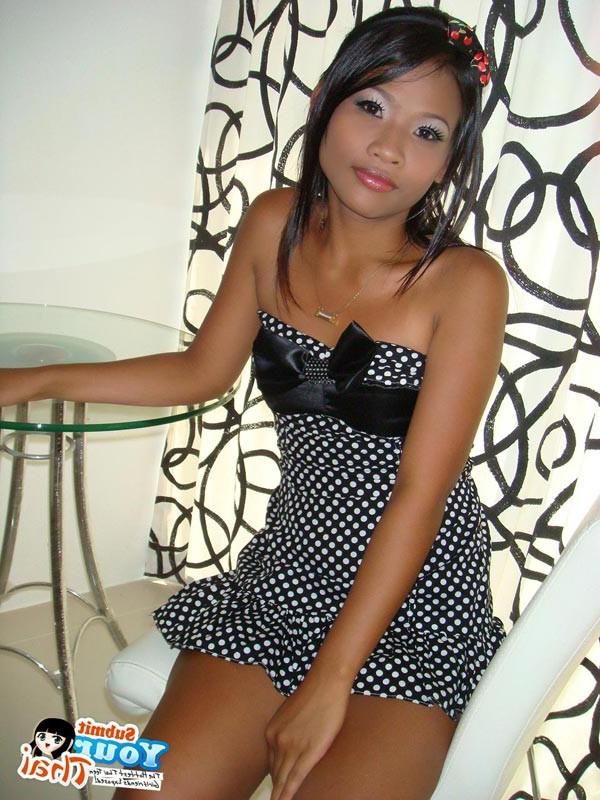 16P Beautiful girlfriend Moy strips to suck dick and takes a huge facial and loves i