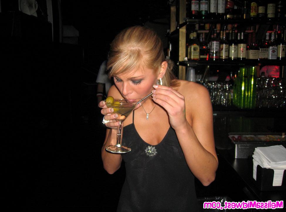 15P Melissa Midwest partying at the Rum Jungle bar in Vegas