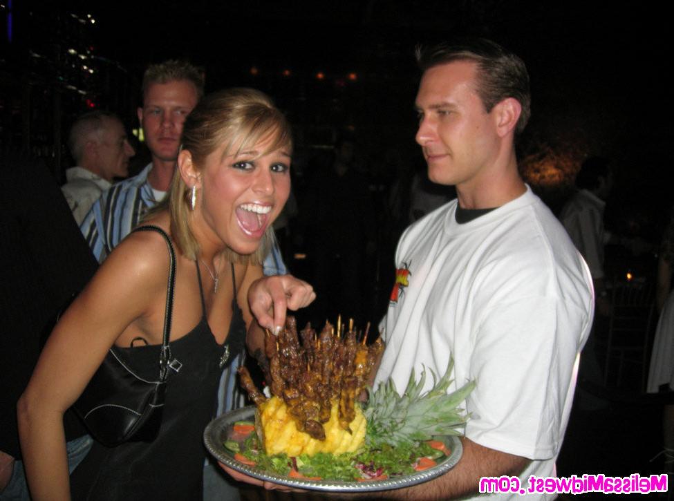 15P Melissa Midwest partying at the Rum Jungle bar in Vegas
