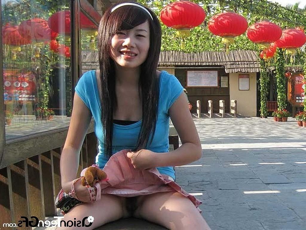 10P Horny young girl shows her hairy cunt in public