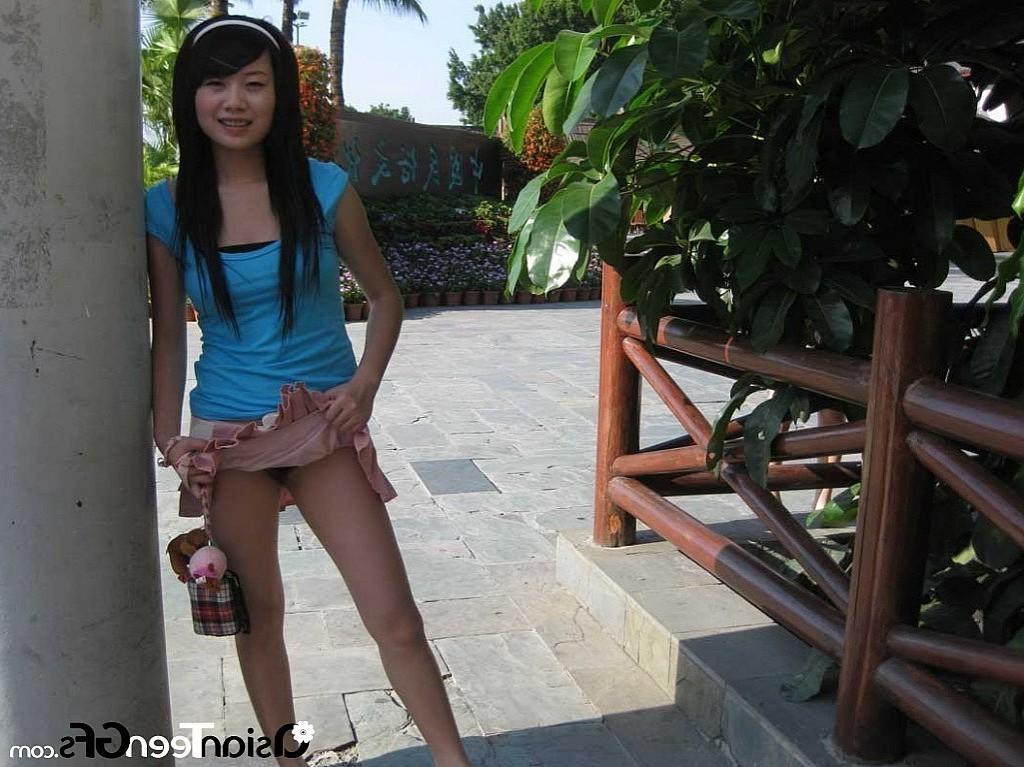 10P Horny young girl shows her hairy cunt in public