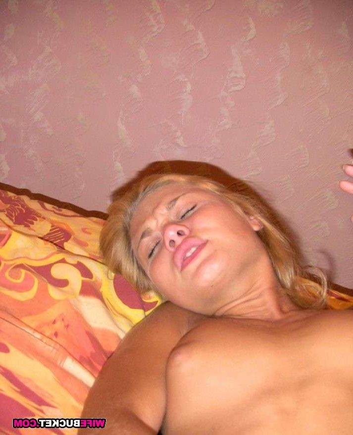 16P Nude MILF pics
