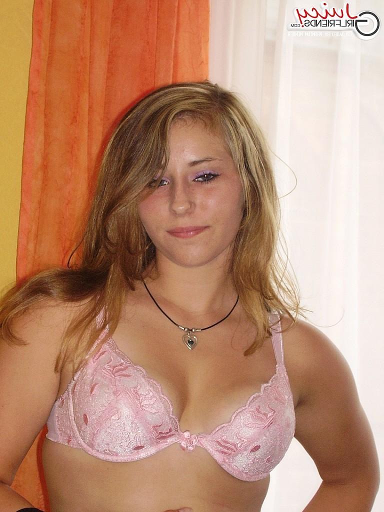 10P Chubby sexy chick in shower