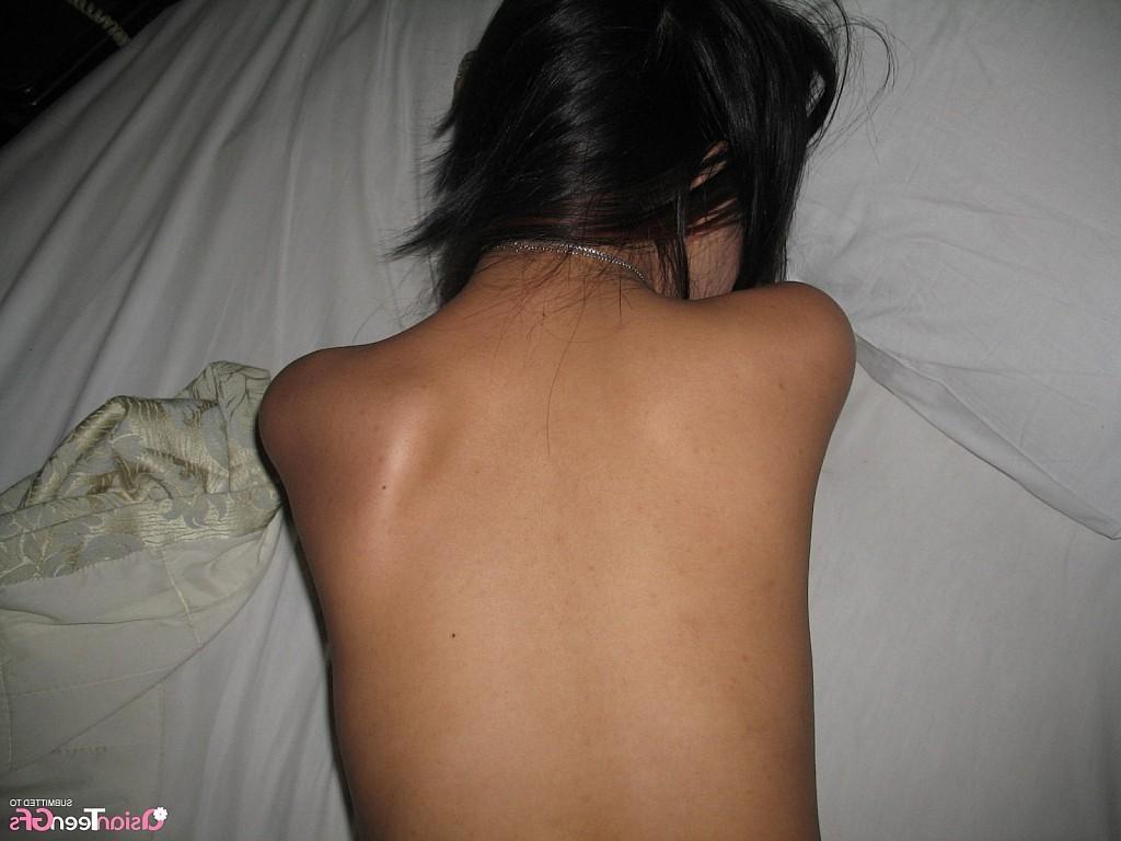 16P Cute teen shows her tight cunt close up