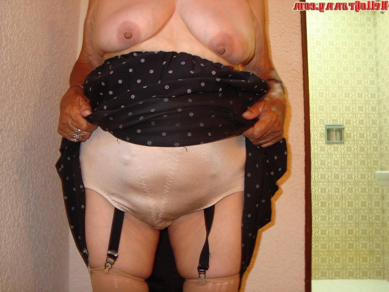 16P Old pussy granny with big panties