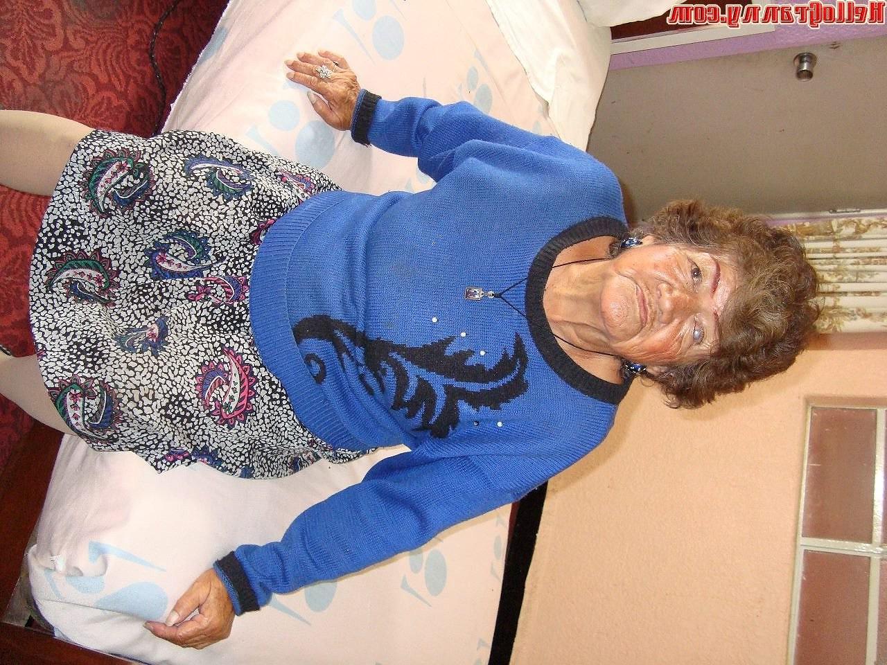 16P Old pussy granny with big panties