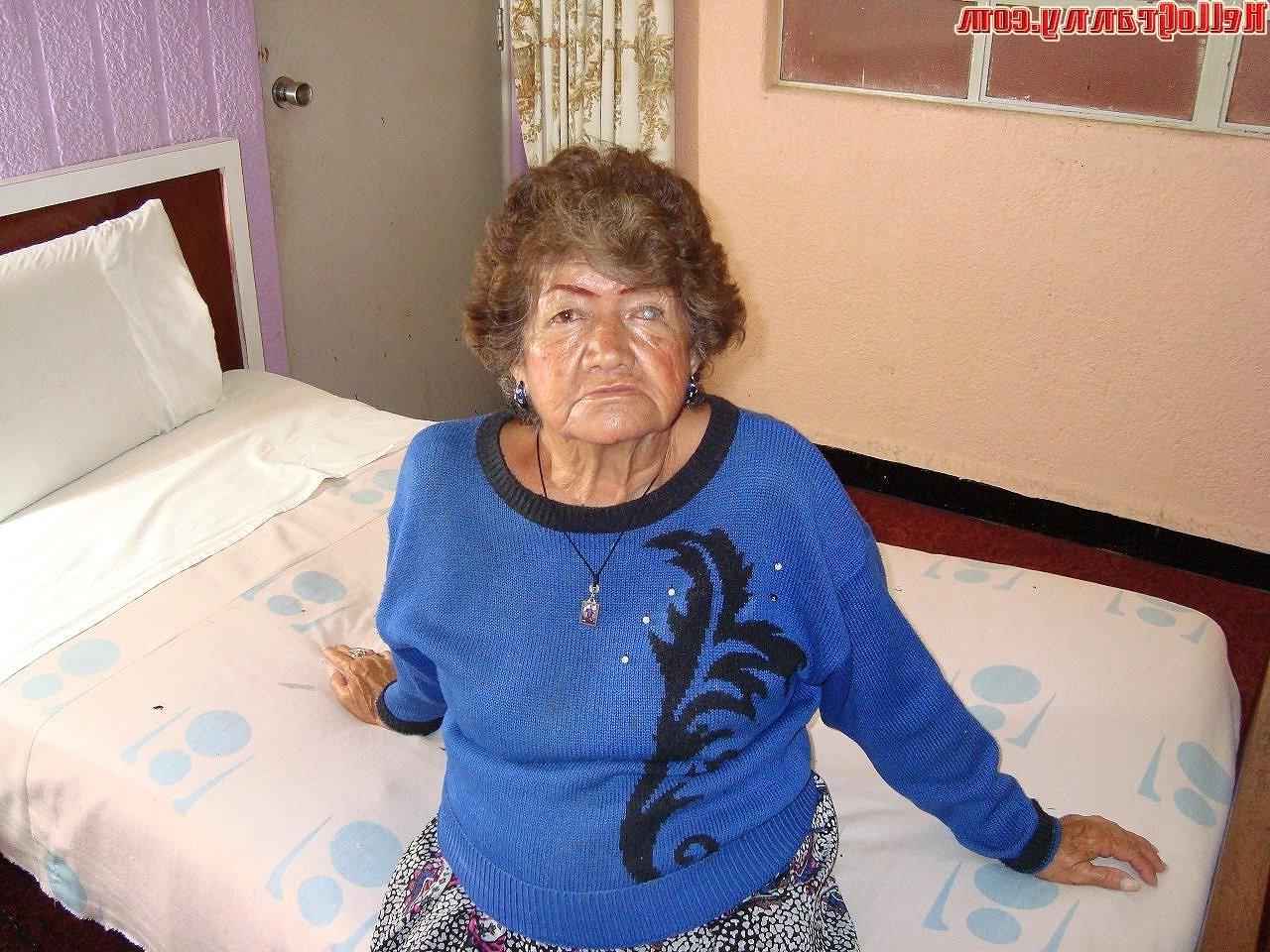 16P Old pussy granny with big panties