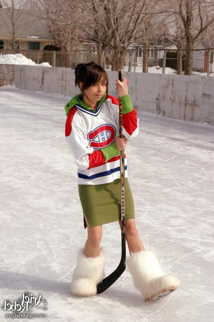 16P Hockey girl flashing on ice