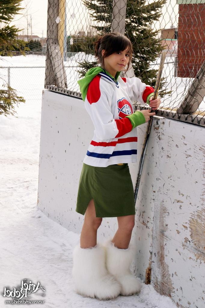 16P Hockey girl flashing on ice