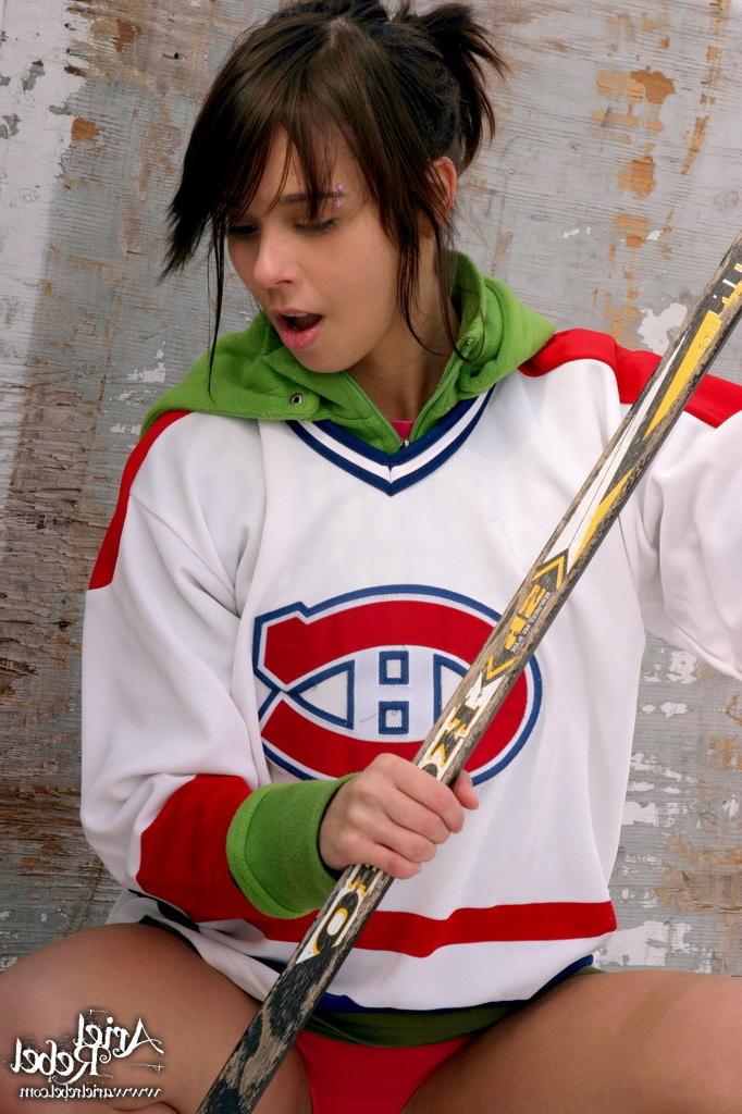16P Hockey girl flashing on ice