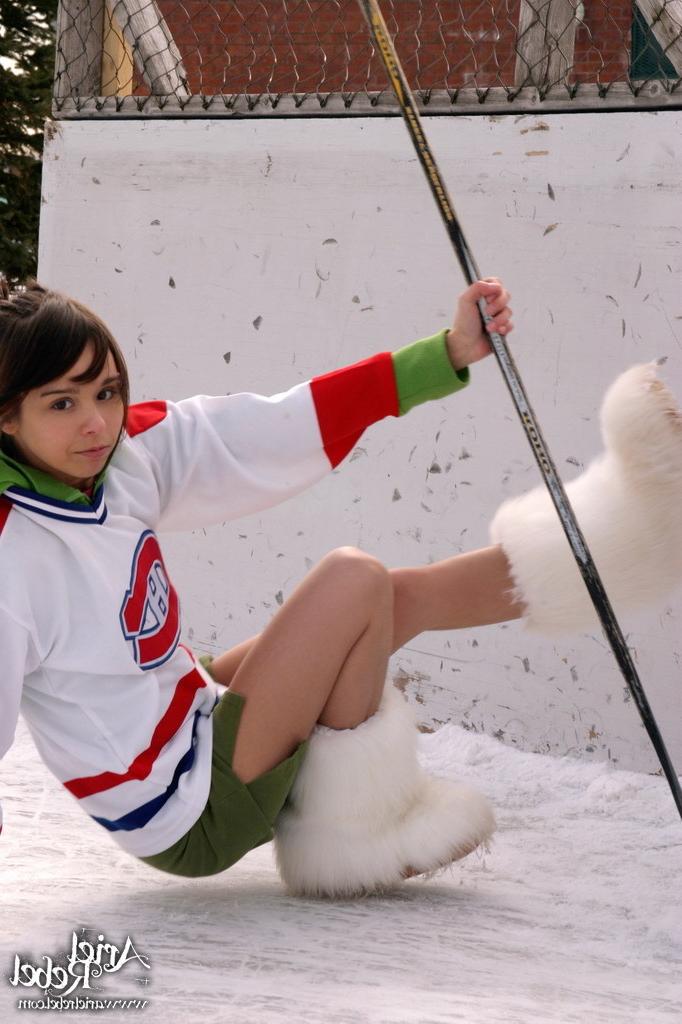 16P Hockey girl flashing on ice