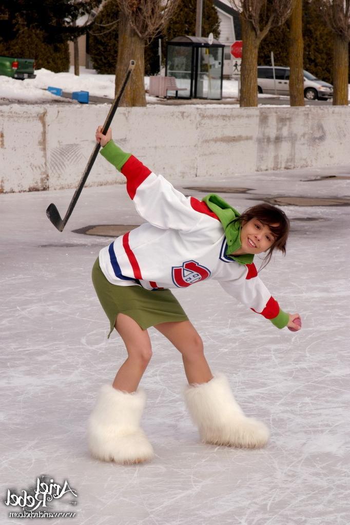 16P Hockey girl flashing on ice