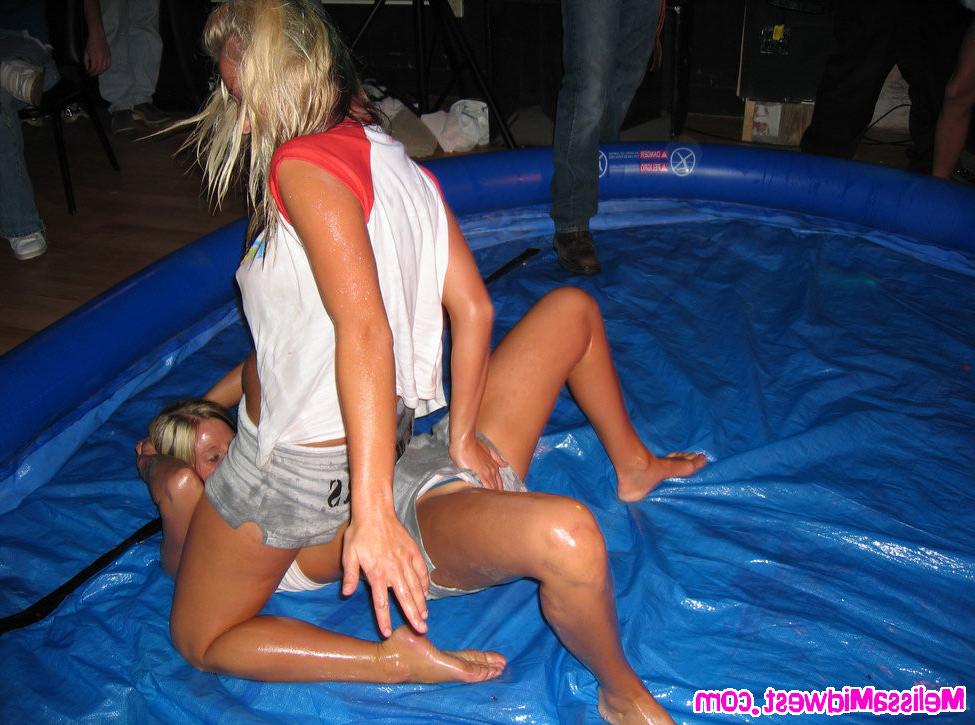 15P Melissa Midwest oil wrestling at the bar