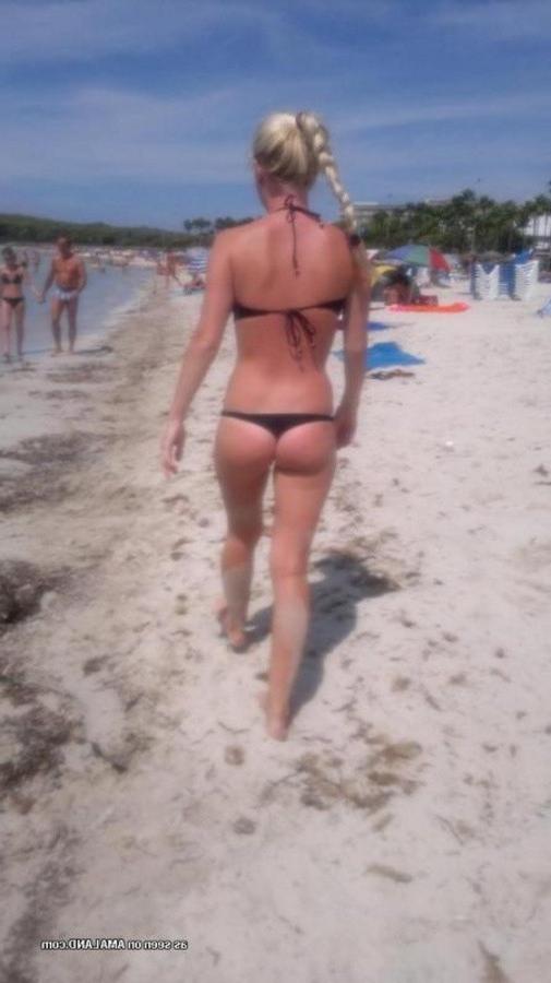 12P Photos of a sexy blonde babe posing in her black bikini