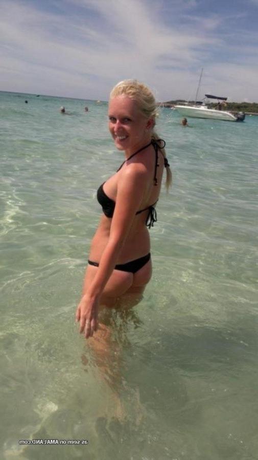 12P Photos of a sexy blonde babe posing in her black bikini