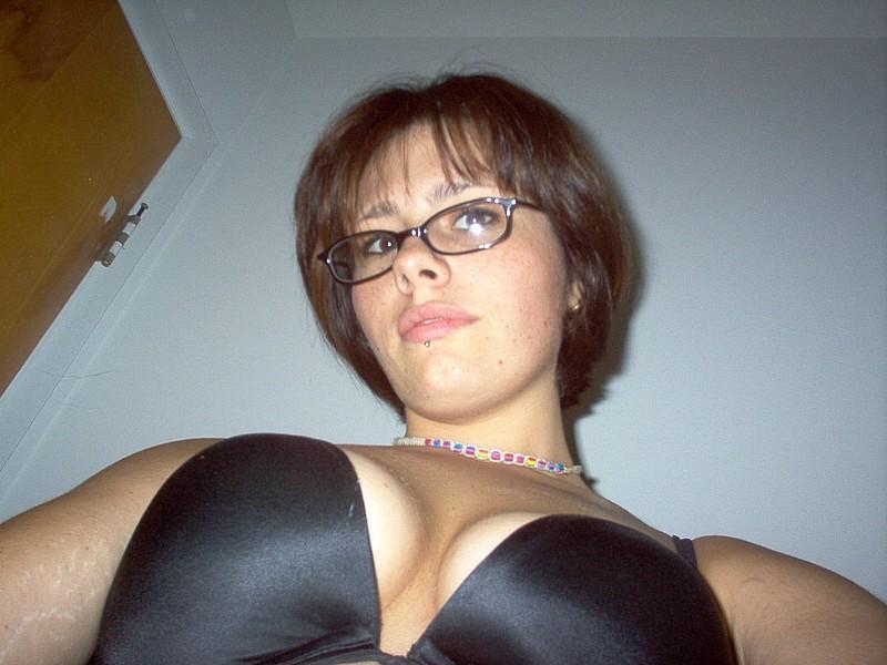 12P Pretty amateur girls taking self nudes
