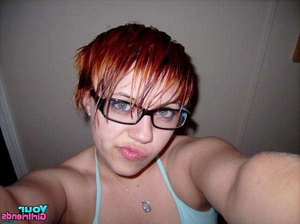 11P Hot teen girlfriend Dee had her myspace account hacked.
