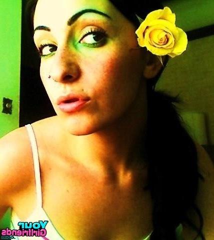 11P Hot pussy on a girlfriend that got her cell phone pics stolen