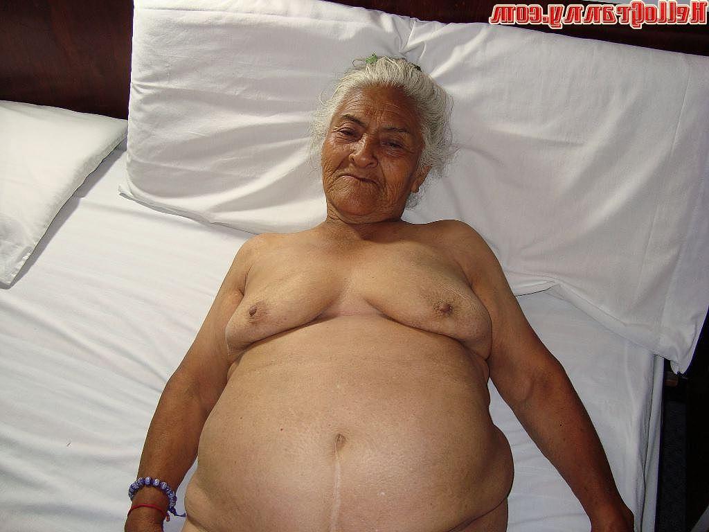 16P Granny in chair shows her pussy and big tits