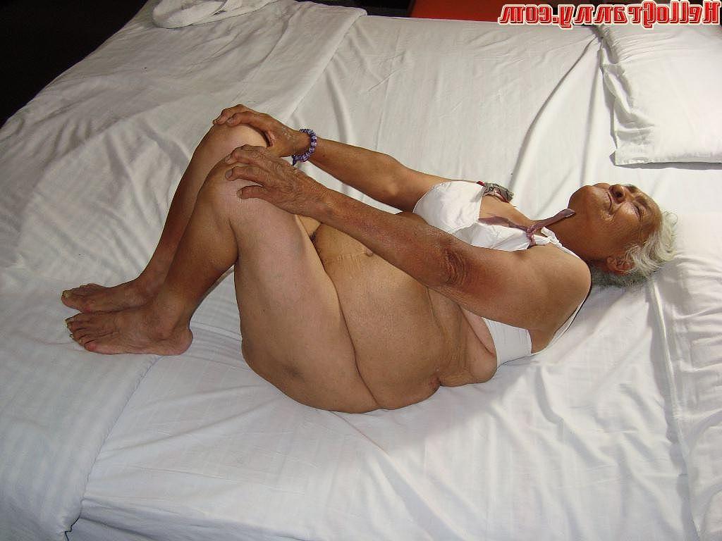 16P Granny in chair shows her pussy and big tits
