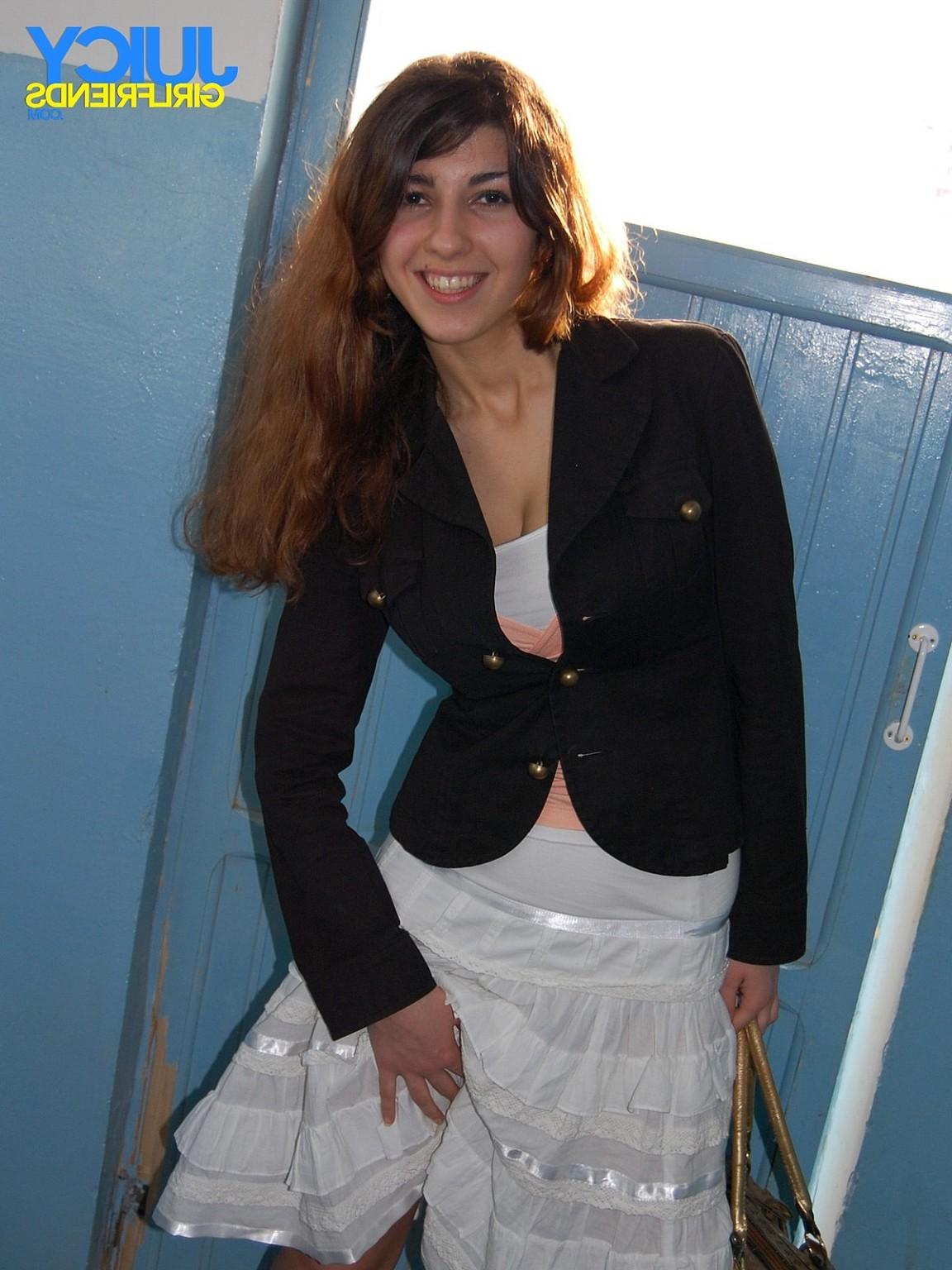 10P Beautiful busty babe in bath