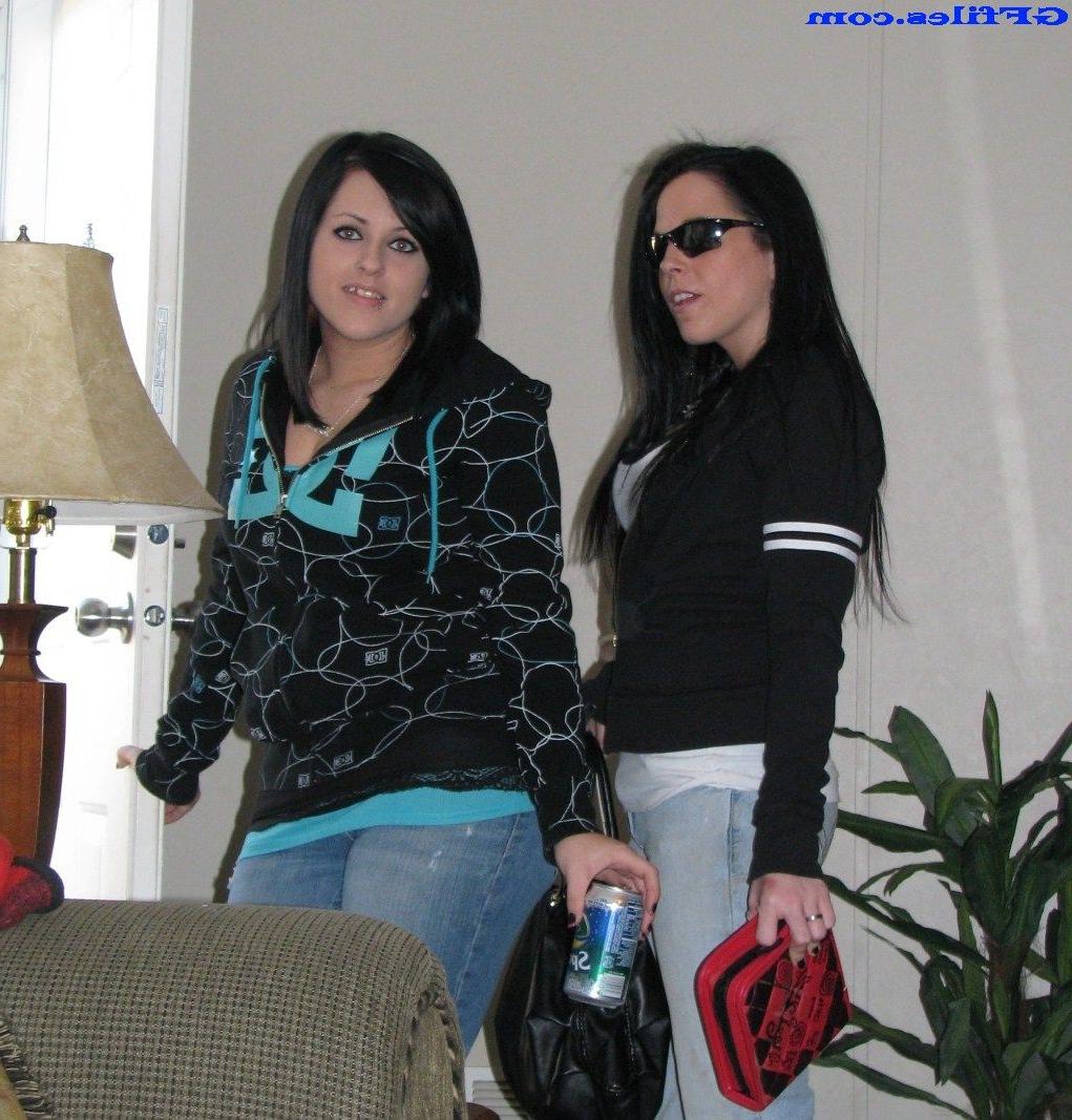 16P Amateur girls peirced