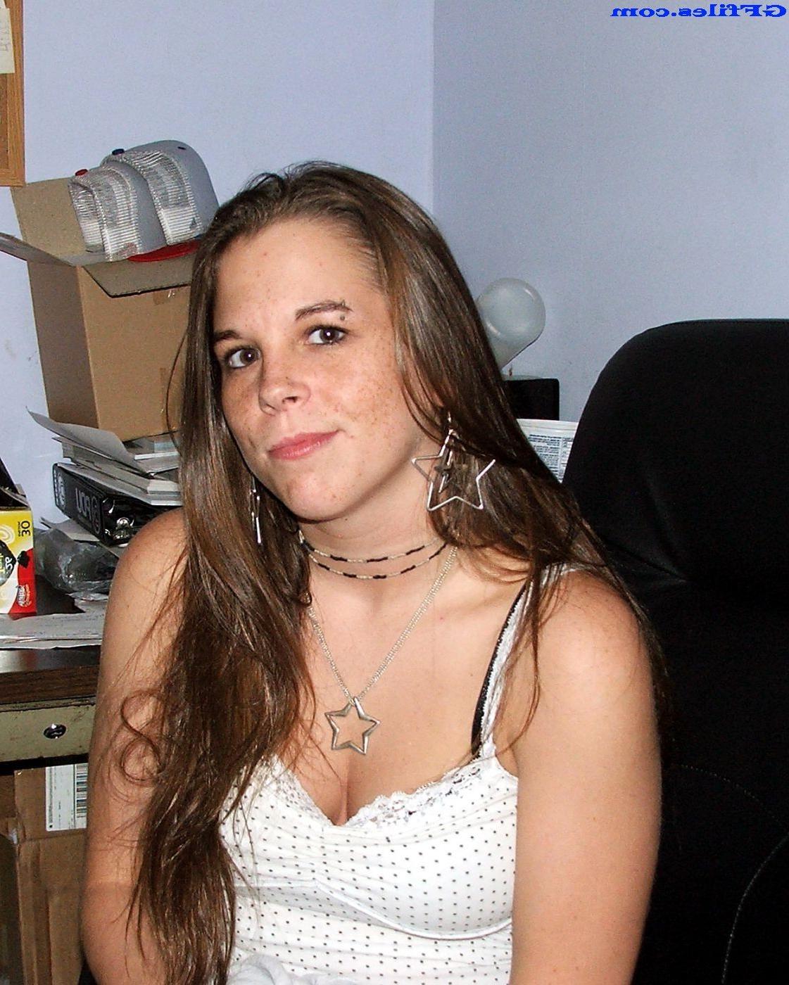16P Amateur homemade girls