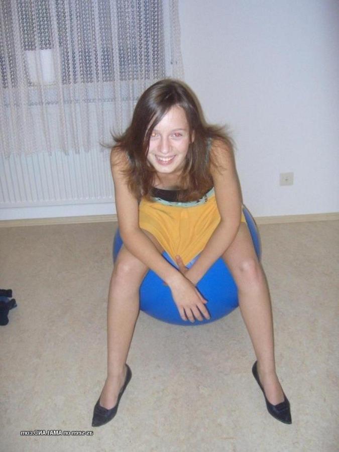11P Collection of an amateur chick posing for her boyfriend