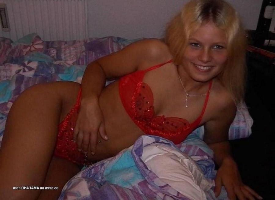 11P Slutty amateur teen gets dirty with her boyfriend