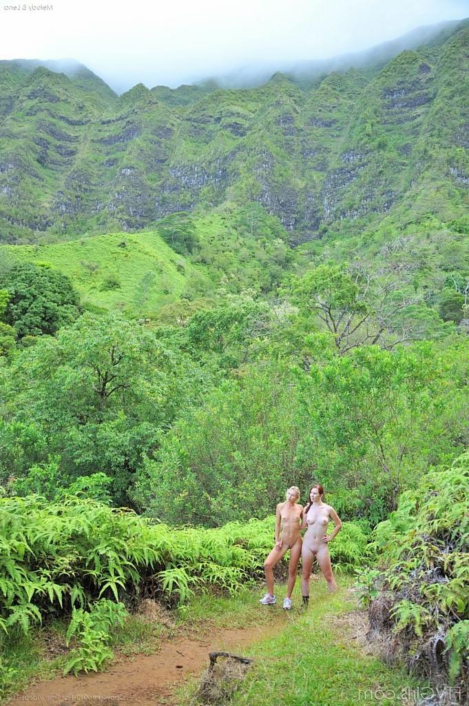 15P Daring girls go totally nude on Hawaii nature hike