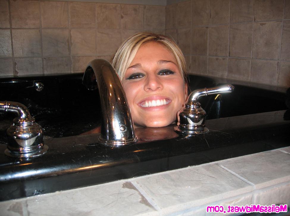 15P Melissa Midwest doing a cam show in the jacuzzi
