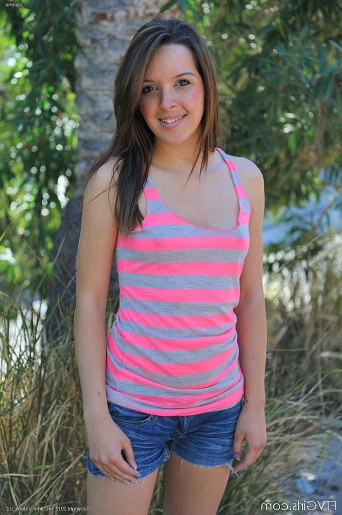15P Sweet brunette teen masturbates with pink vibrator