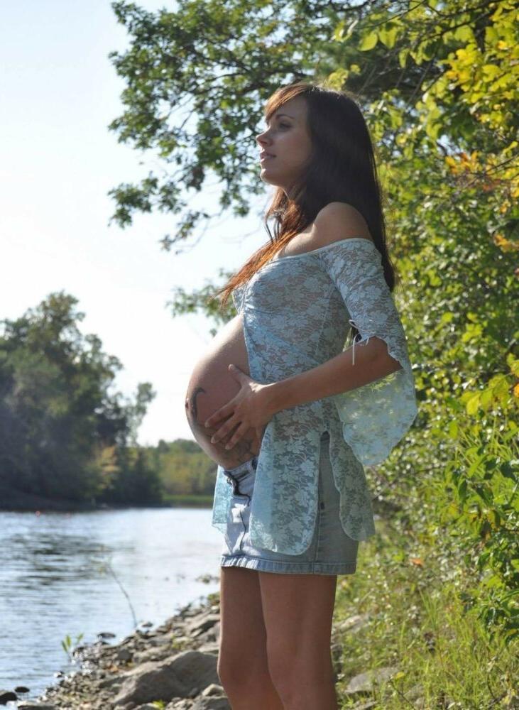 15P Pregnant Girlfriends posing and fucking