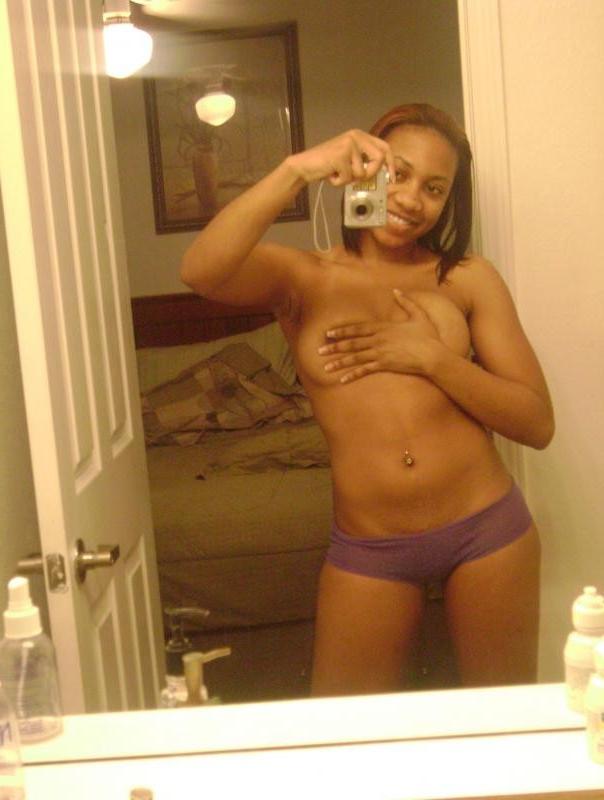 10P Ebony slut tease her boyfriend by spreading her cunt and showing