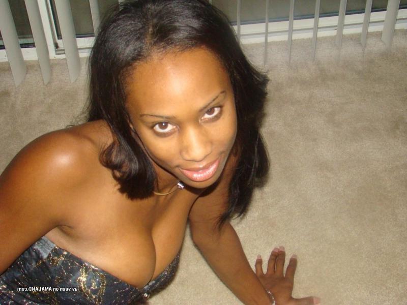 10P Hot picture collection of horny ebony babes posing sexy for the cam
