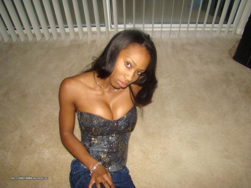 10P Hot picture collection of horny ebony babes posing sexy for the cam