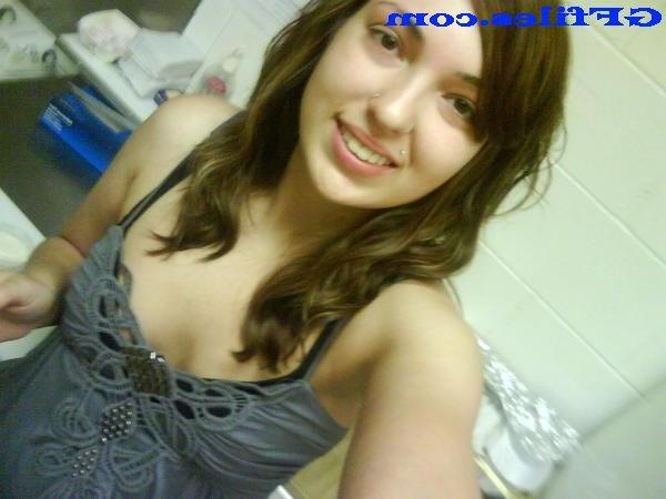 16P Amateur homemade girls smiling