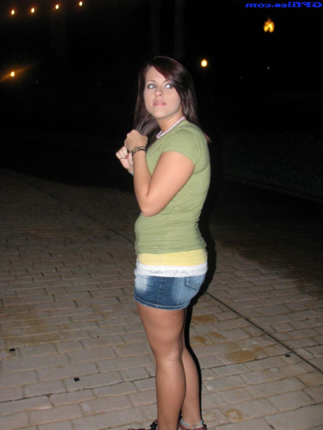16P Amateur homemade girls smiling