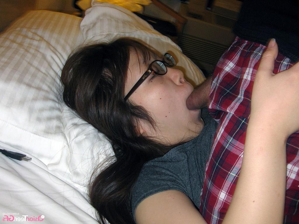 10P Pretty teen gf gets creampie after hard fucking