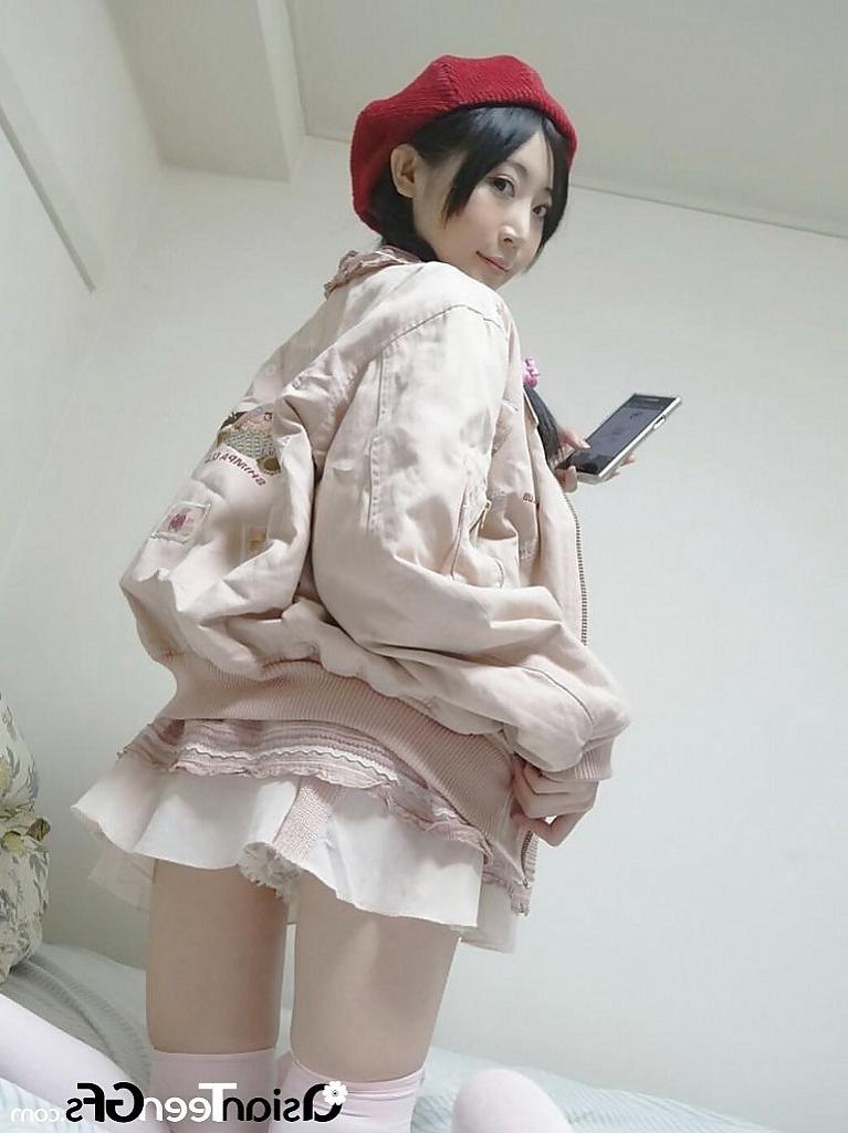 10P Beautiful Asian teen with nice skinny ass