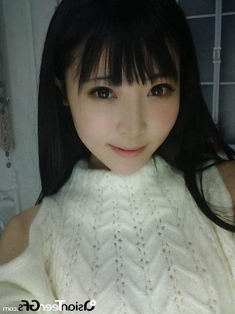 10P Beautiful Asian teen with nice skinny ass